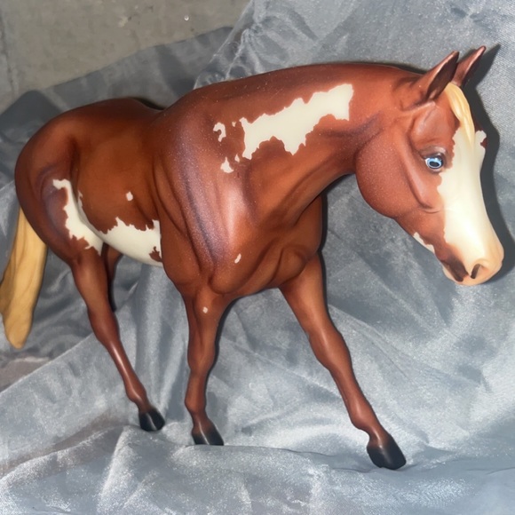 Breyer quarter horse 1:9 retired paint. - Picture 2 of 5